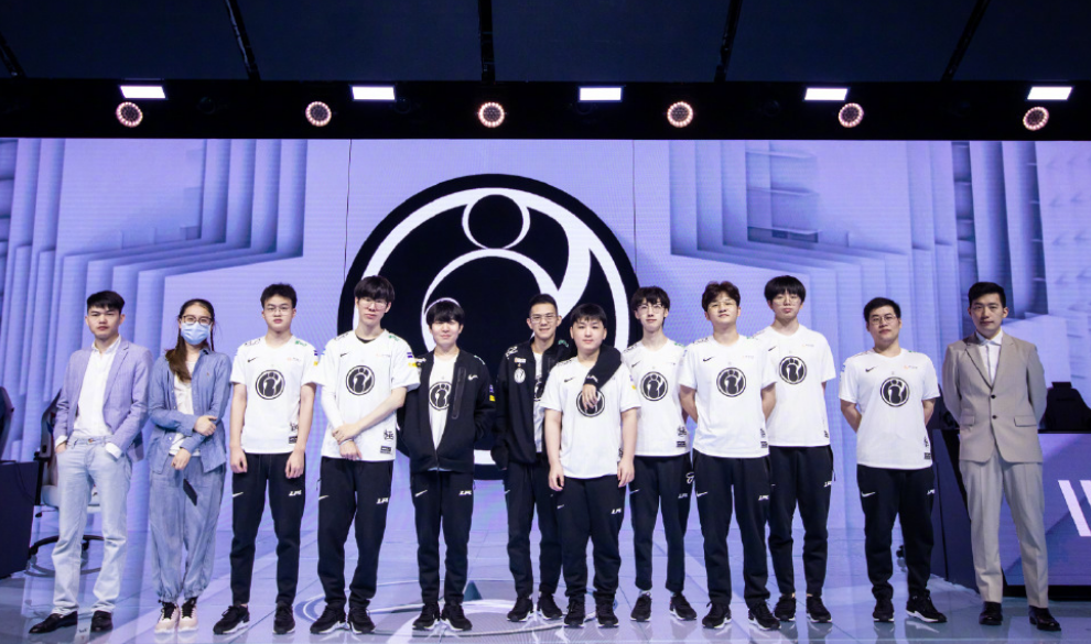 他必须转身 他必须转身